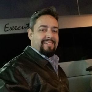 Meet your Posher, Carlos